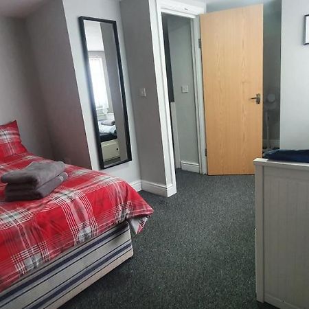 1 Bedroom Flat, Sleeps Up To 5Ppl, City Center Кардиф Екстериор снимка