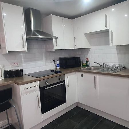 1 Bedroom Flat, Sleeps Up To 5Ppl, City Center Кардиф Екстериор снимка