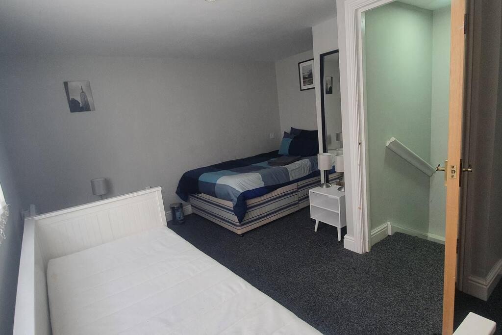 1 Bedroom Flat, Sleeps Up To 5Ppl, City Center Кардиф Екстериор снимка