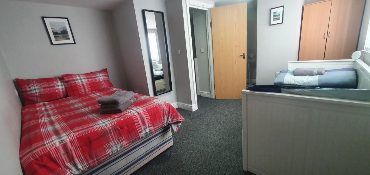 1 Bedroom Flat, Sleeps Up To 5Ppl, City Center Кардиф Екстериор снимка