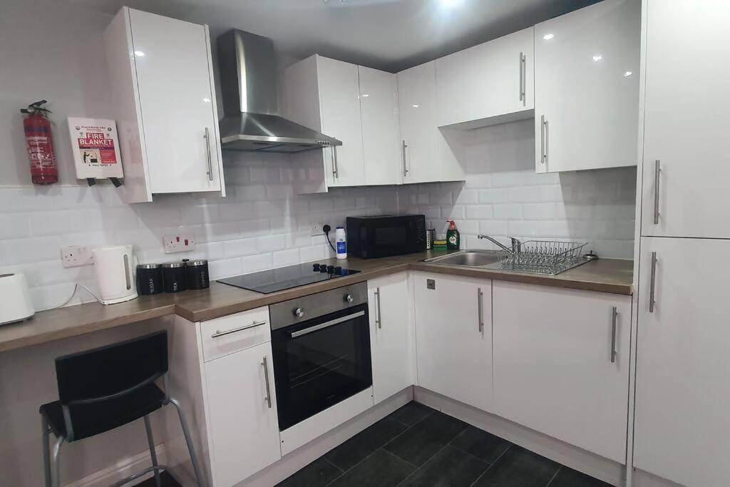 1 Bedroom Flat, Sleeps Up To 5Ppl, City Center Кардиф Екстериор снимка